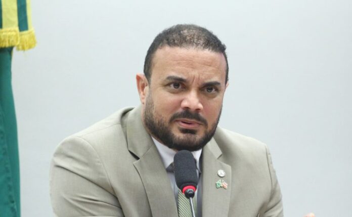 Projeto reconhece atividade de risco de auditores fiscais agropecuários e Audiência Pública - PL nº 2.511/23, Salário dos condutores de ambulância. Dep. Capitão Alden (PL - BA)