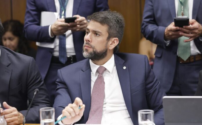 Proposta autoriza fundos regionais a oferecer garantias para projetos de Reunião de Líderes. Dep. Pedro Lucas Fernandes (UNIÃO - MA)
