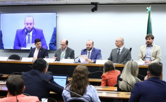 Comissões criticam ausência de representantes da Âmbar Energia para explicar Audiência Pública - Qualidade do serviço prestado pela Amazonas Energia S/A.