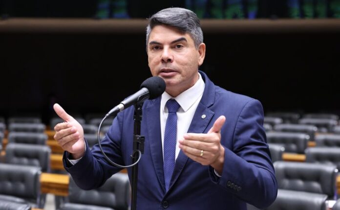 Comissão aprova porte de arma para fiscais federais e advogados Discussão e votação de propostas legislativas. Dep. Messias Donato (UNIÃO - ES)