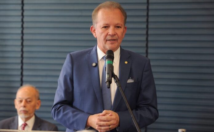 Lançada frente parlamentar em defesa de universidades públicas estaduais e Evento de lançamento. Dep. André Figueiredo (PDT - CE)