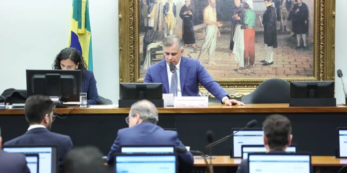 CCJ da Câmara aprova fim da aposentadoria como punição para CCJ da Câmara aprova fim da aposentadoria como punição para juízes