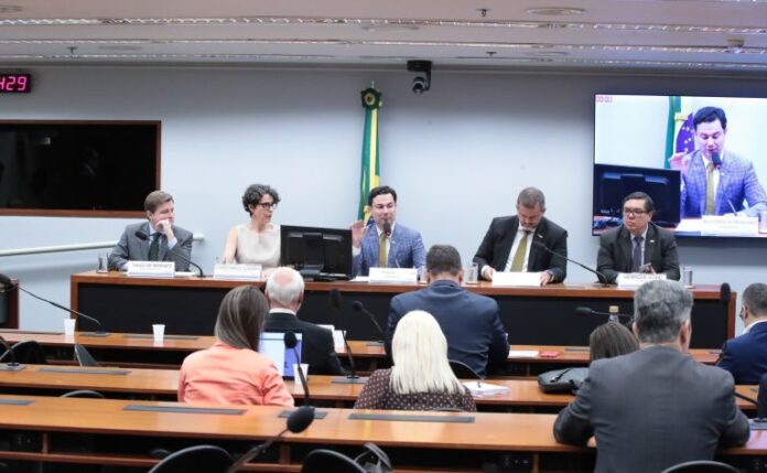 Debatedores defendem manutenção do prazo de 20 anos para patentes Audiência Pública - Impactos da extensão de patentes sobre o orçamento da União e no financiamento do SUS.