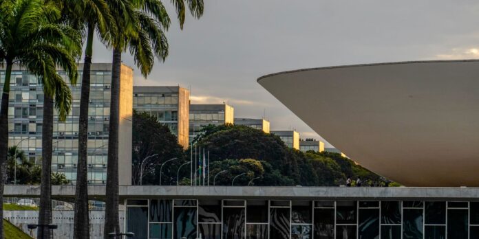 Congresso se aproxima do recesso sem votar PEC 6x1 e Congresso se aproxima do recesso sem votar PEC 6x1 e PL da Misoginia