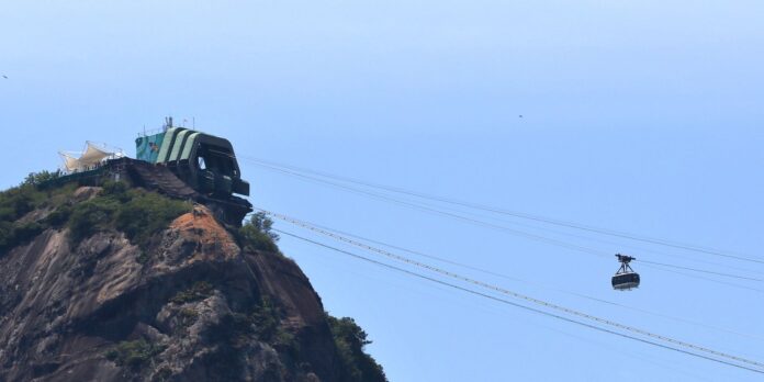 Justiça mantém suspensão de obras de tirolesa no Pão de Justiça mantém suspensão de obras de tirolesa no Pão de Açúcar