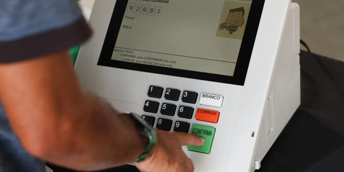 Facebook falha em filtrar anúncio com desinformação eleitoral, diz ONG Facebook falha em filtrar anúncio com desinformação eleitoral, diz ONG