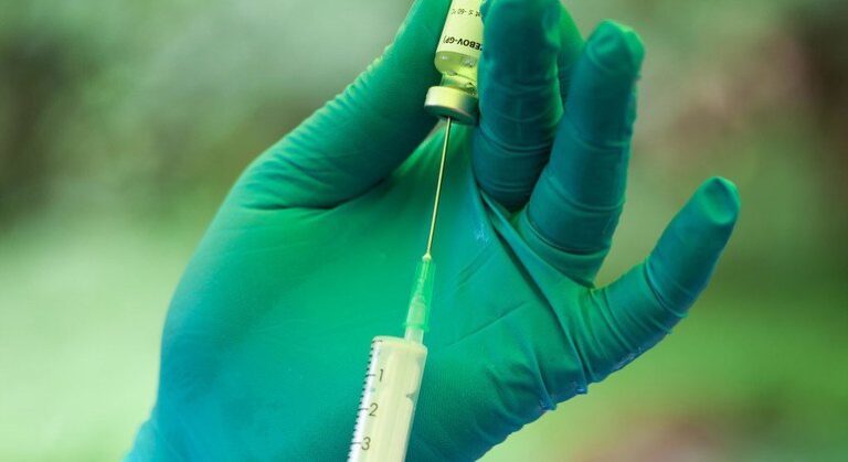 Testes de vacinas aceleram corrida da ciência contra o ebola na RD Congo