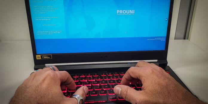 Prouni: candidatos têm até amanhã para registro na lista de Prouni: candidatos têm até amanhã para registro na lista de espera