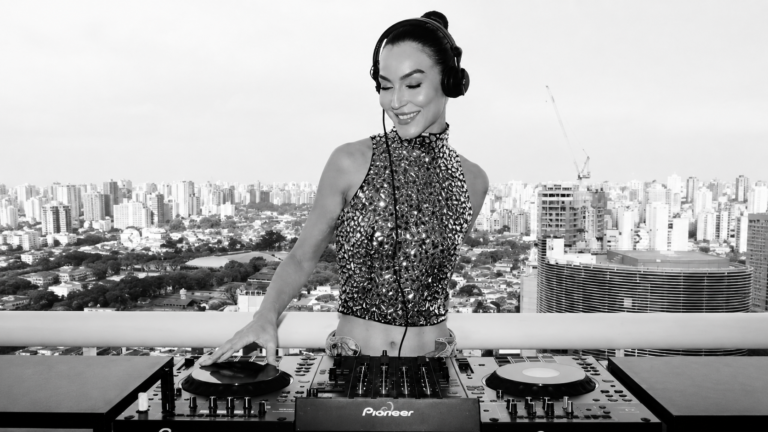 300 Sky Bar Mary Gripa