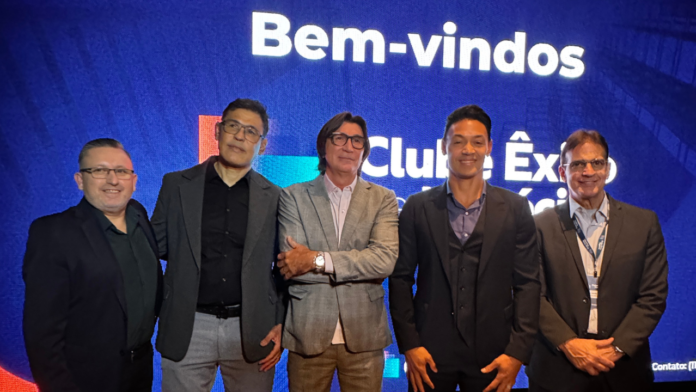 Êxito (1) Janguiê Diniz, Celso Rodrigues, Rodrigo Minotauro, Ricardo Oliveira e Sérgio Murilo recebem empresários durante mais uma edição do Clube Êxito de Negócios, realizada no Restaurante Assador, em São Paulo.