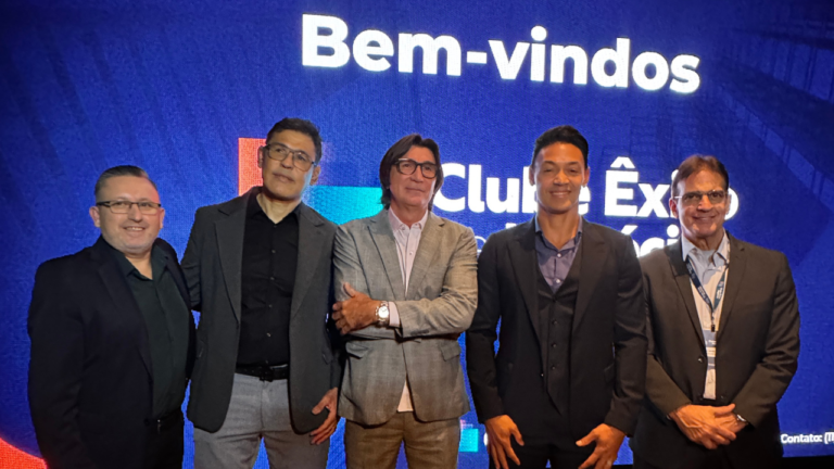 Janguiê Diniz, Celso Rodrigues, Rodrigo Minotauro, Ricardo Oliveira e Sérgio Murilo recebem empresários durante mais uma edição do Clube Êxito de Negócios, realizada no Restaurante Assador, em São Paulo.