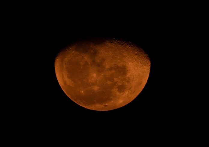 Sombra da Terra vai “engolir” quase toda a Lua – saiba como será o eclipse lunar parcial