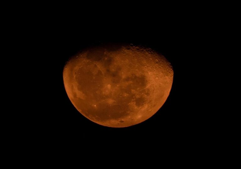 Sombra da Terra vai “engolir” quase toda a Lua – saiba como será o eclipse lunar parcial