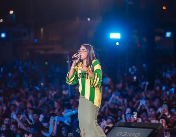 esther-cantora-gospel-jovem-carreira-134320 Esther