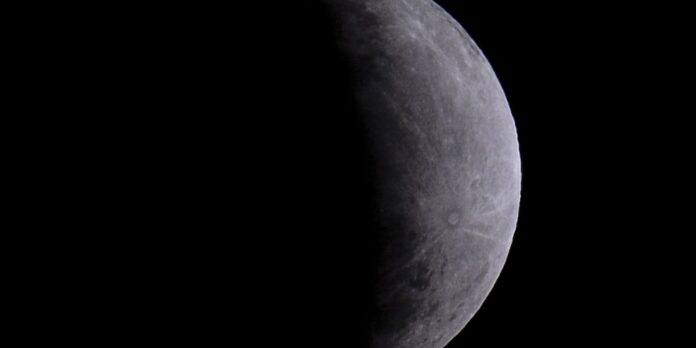 Eclipse parcial da Lua nesta quinta-feira será visto em todo Eclipse parcial da Lua nesta quinta-feira será visto em todo o Brasil