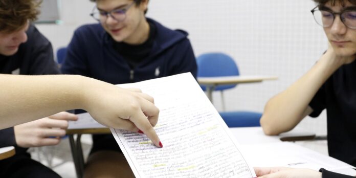 Encceja 2026: alunos já podem consultar cartilha de redação Encceja 2026: alunos já podem consultar cartilha de redação