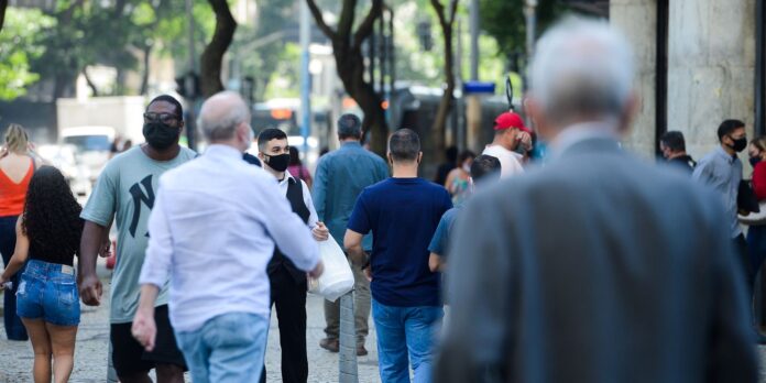 Para 81% dos brasileiros, é fundamental que candidato acredite em Para 81% dos brasileiros, é fundamental que candidato acredite em Deus