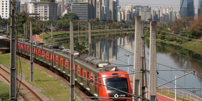 Greve de trens em SP causa congestionamento de mais de Greve de trens em SP causa congestionamento de mais de 2 mil km