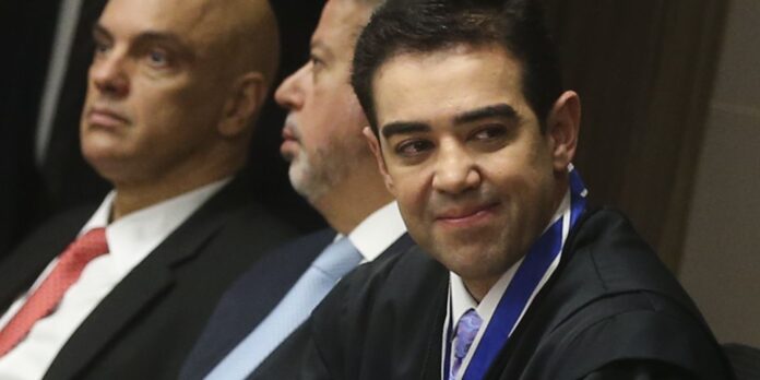 Bruno Dantas renuncia ao cargo de ministro do TCU Bruno Dantas renuncia ao cargo de ministro do TCU