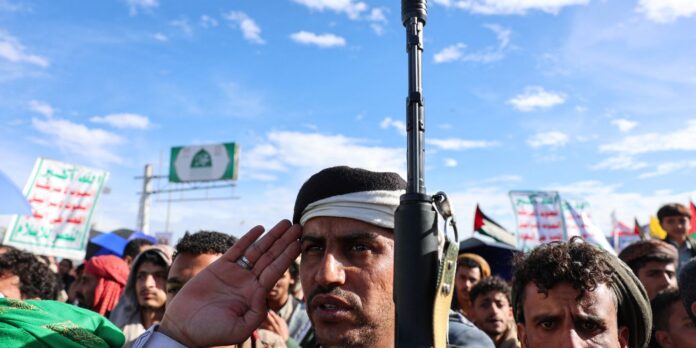 Houthis dizem ter atingido estatal de petróleo da Arábia Saudita Houthis dizem ter atingido estatal de petróleo da Arábia Saudita