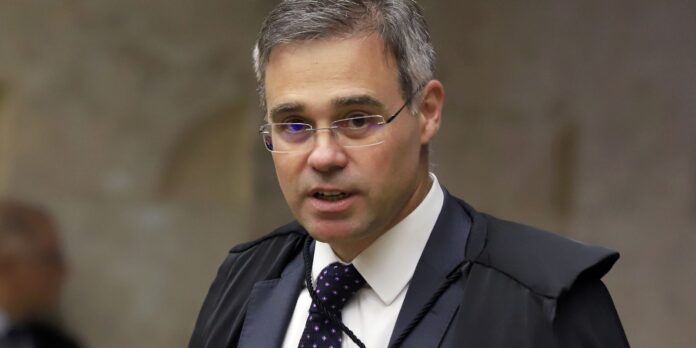 Mendonça rejeita ação contra reajuste do Bolsa Família Mendonça rejeita ação contra reajuste do Bolsa Família