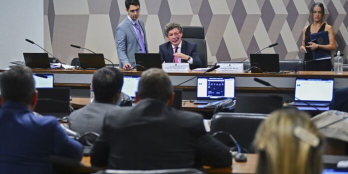 Ajustes no texto adiam votação da MP da "taxa das Ajustes no texto adiam votação da MP da "taxa das blusinhas"