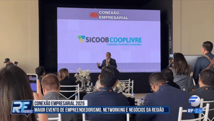 Sicoob Cooplivre em destaque no palco do Conexão Empresarial durante edição anterior do evento.