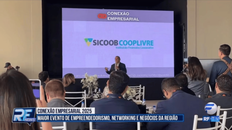 Sicoob Cooplivre em destaque no palco do Conexão Empresarial durante edição anterior do evento.