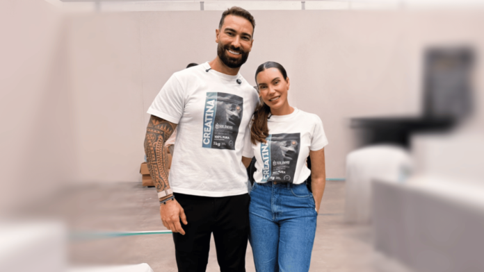 Yuri Abreu e Fabi Freire, da Soldiers Nutrition, durante ação relacionada ao Dia da Creatina.