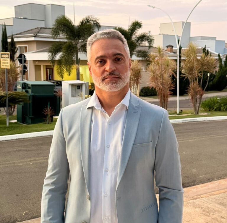 Dr. Ailton Rocha