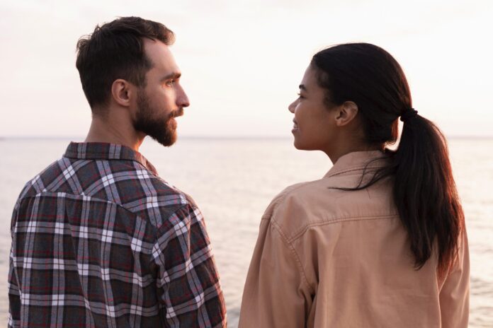 back-view-man-woman-looking-each-other Clínica Afetivismo