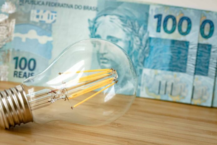 Conta de luz: Aneel determina bandeira tarifária verde em outubro Conta de luz: Aneel determina bandeira tarifária verde em outubro e encerra cobrança extra
