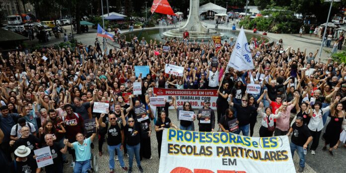 Professores de escolas particulares do Rio fazem greve de 24 Professores de escolas particulares do Rio fazem greve de 24 horas