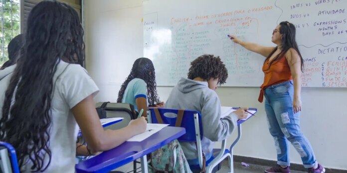Escolas privadas fora de locais de votação terão aulas no Escolas privadas fora de locais de votação terão aulas no DF