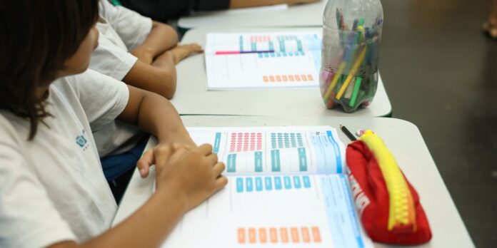 Prazo para escolas escolherem livros didáticos para 2027 termina hoje Prazo para escolas escolherem livros didáticos para 2027 termina hoje