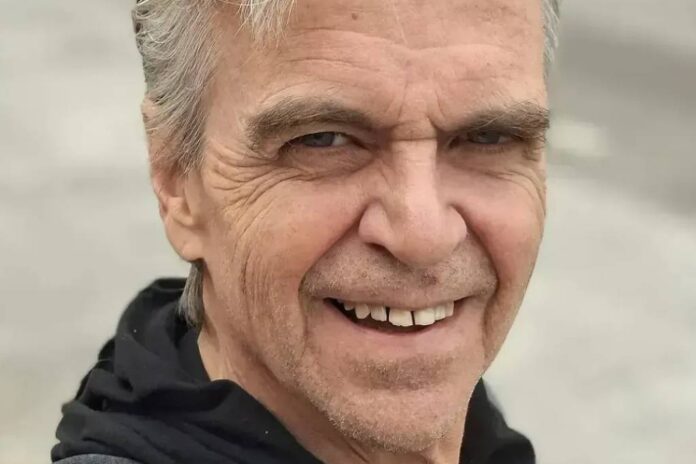 Morre C.W. Morgan, ator de 'Pânico', aos 72 anos - 08/10/2026 - Ilustrada