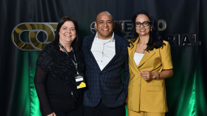 Ludys Luciana Sauer Sartor, CEO da Ludy’s Gelateria, ao lado de Reginaldo Oliveira e Regiane Oliveira durante a 4ª edição do Conexão Empresarial, em Tietê (SP).