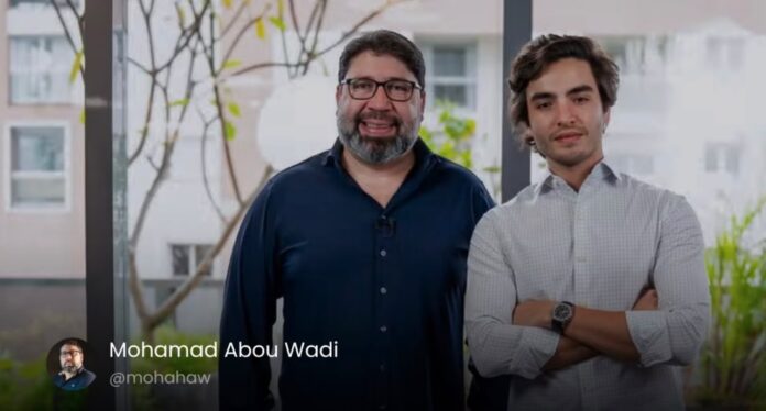 WhatsApp Image 2026-10-01 at 12.56.01 Mohamad Abou Wadi ao lado de executivo da PIB Education em ambiente corporativo.