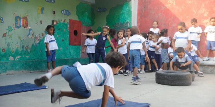 Escolas públicas têm até sábado para regularizar pendências com FNDE Escolas públicas têm até sábado para regularizar pendências com FNDE